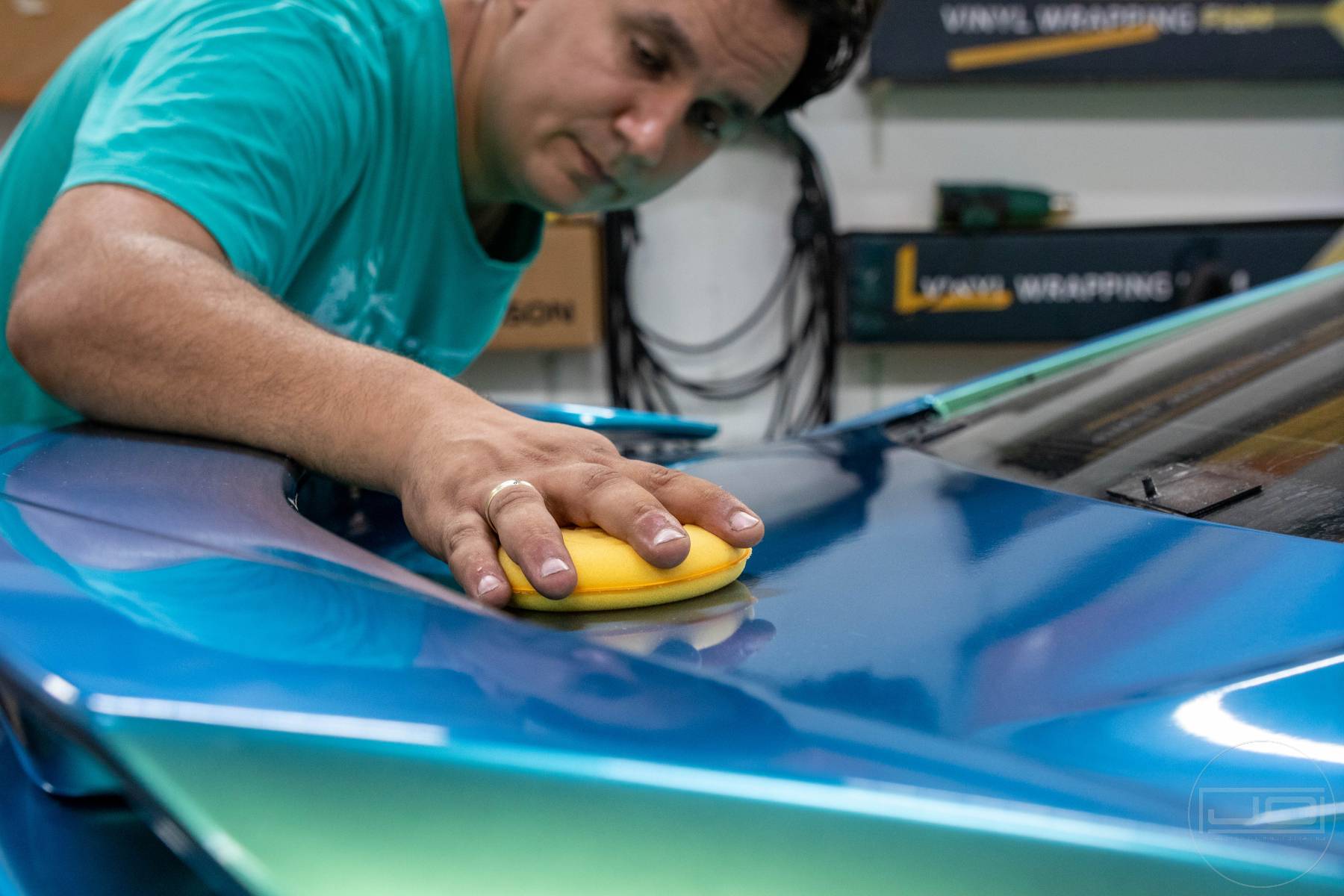 Csomagtérajtó waxolás 1. illusztráció