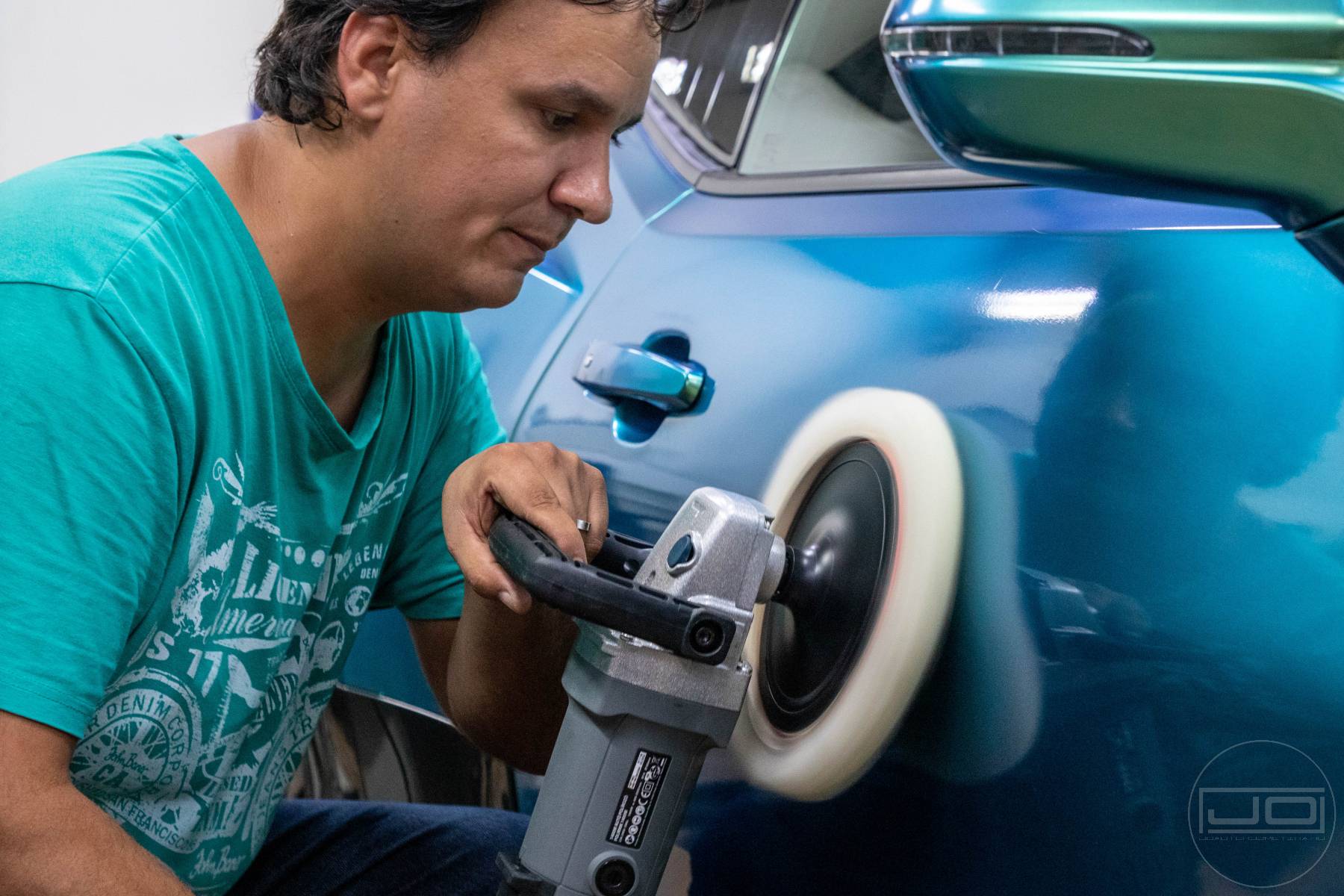 Egylépcsős polírozás ajtón 1. illusztráció