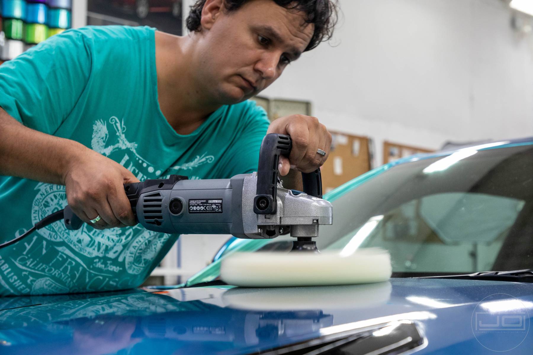 Egylépcsős polírozás gépháztetőn 1. illusztráció