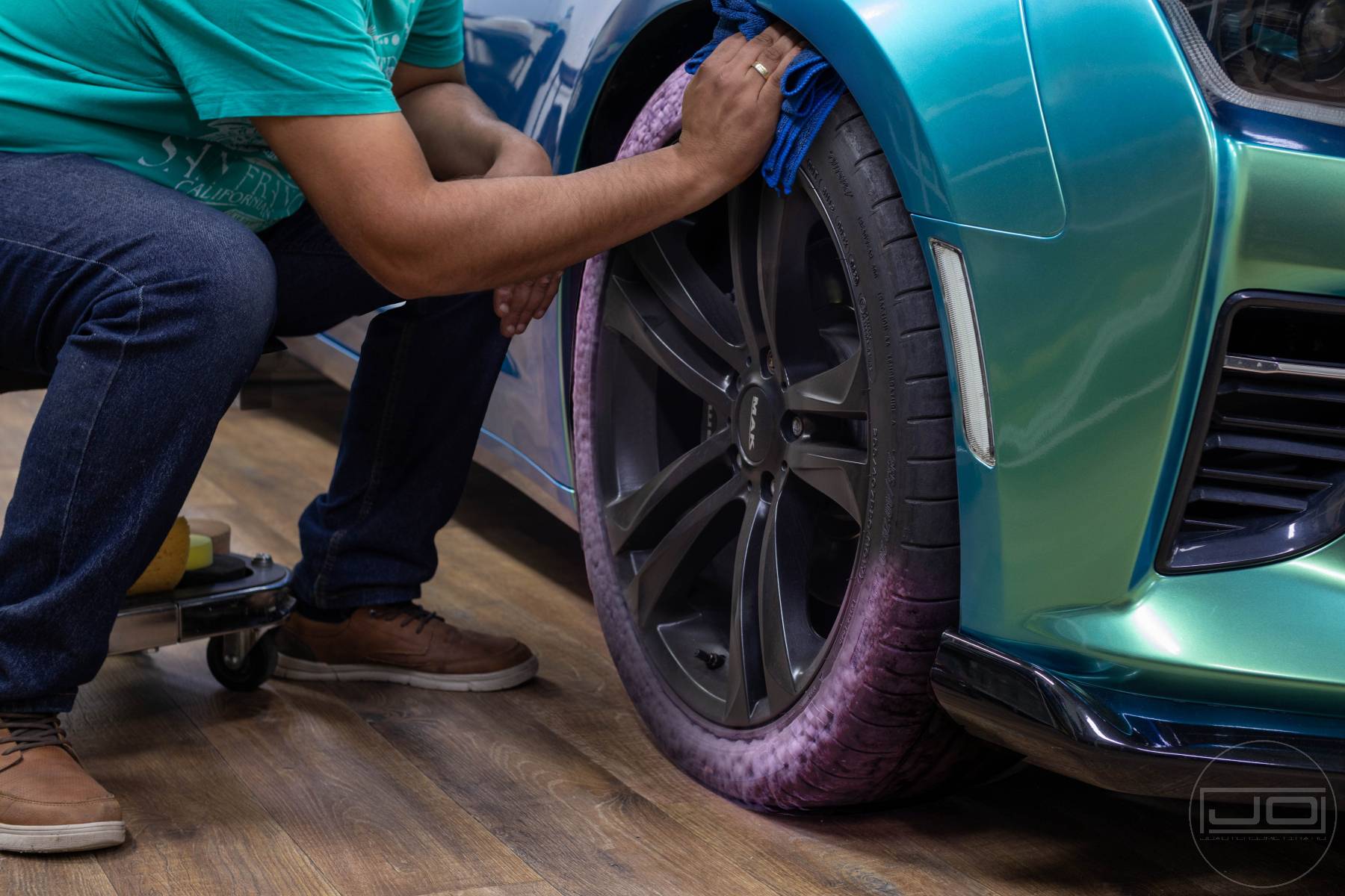 Felni tisztítás - intenzív mikroszálas kendős gumi tisztítás 1. illusztráció