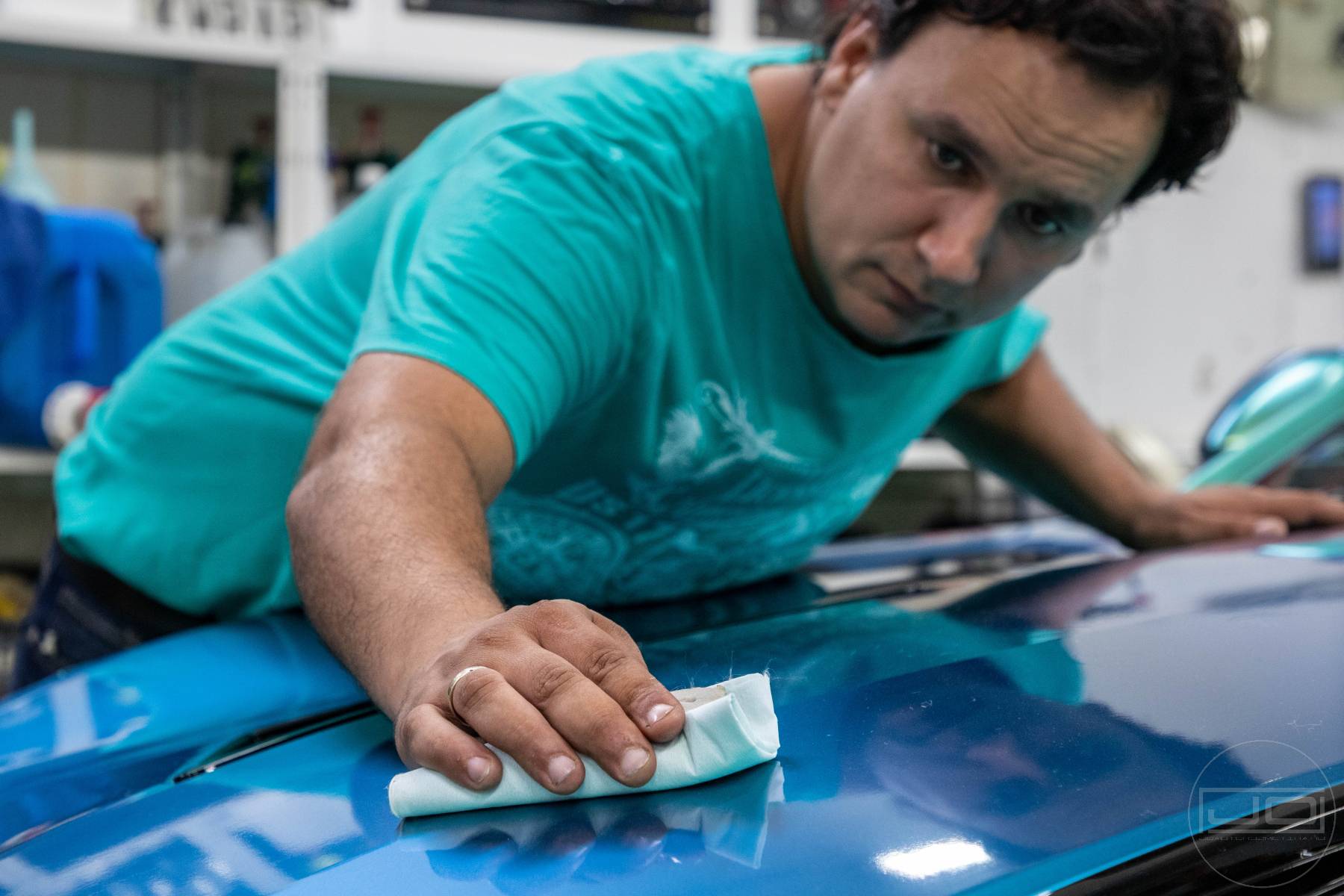 Kerámiázás - Kerámia bevonat telepítése gépháztetőre 1. illusztráció