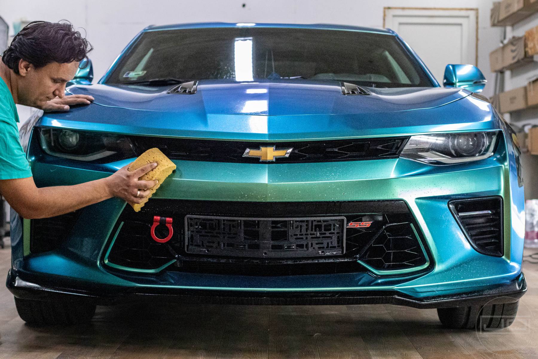 kézi autómosás a makulátlan külsőért - kézi autómosó, ahol minden részlet számít: 1. bemutató kép kézi autómosás a makulátlan külsőért - kézi autómosó, ahol minden részlet számít: 1. illusztráció