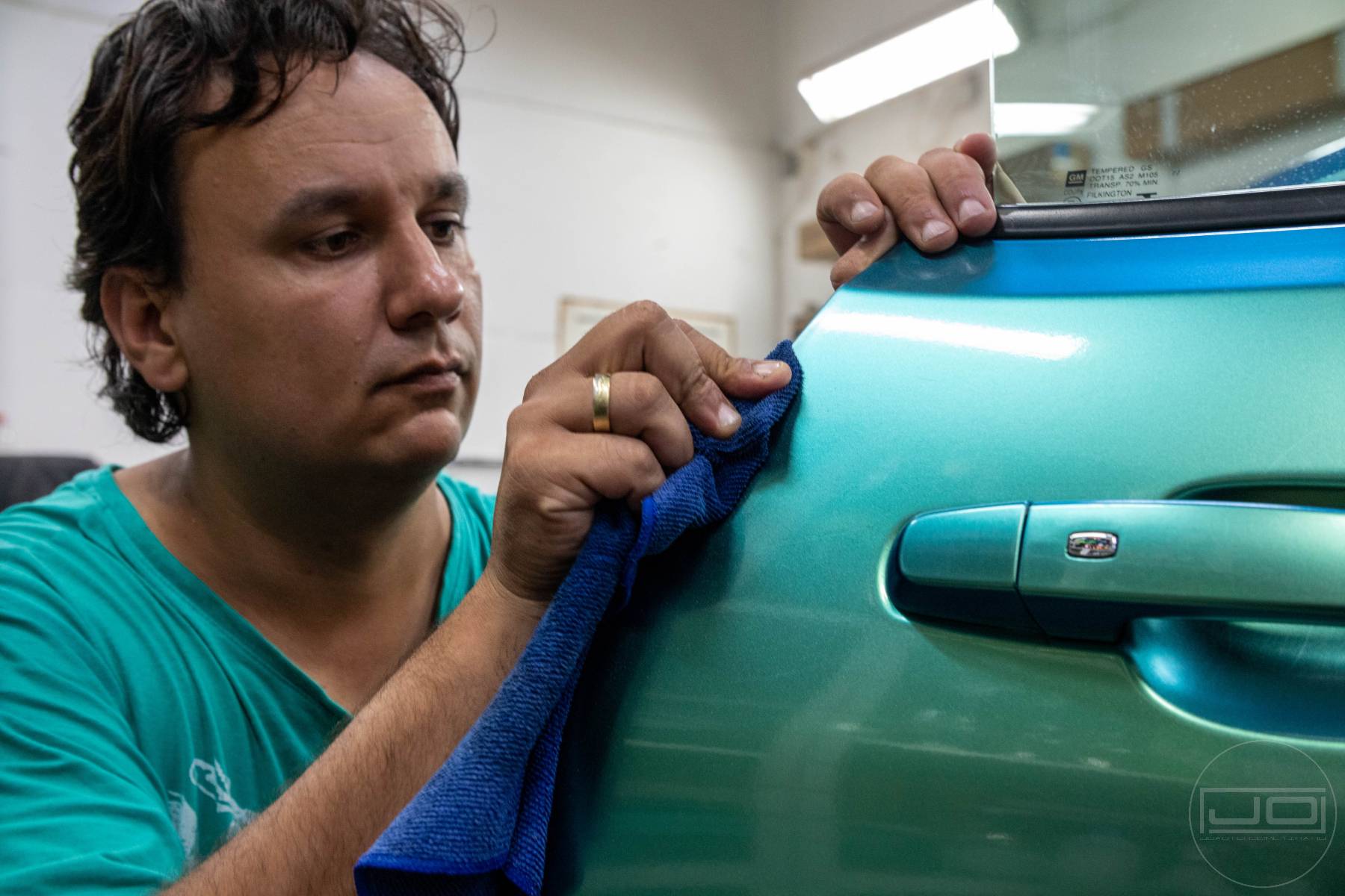 kézi autómosás intenzív mikroszálas kendővel éleken: 1. bemutató kép kézi autómosás intenzív mikroszálas kendővel éleken 1. illusztráció