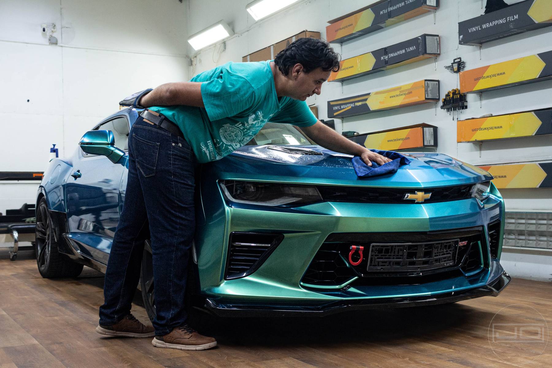 kézi autómosás intenzív mikroszálas kendővel - felületek és élek tisztítása: 1. bemutató kép kézi autómosás intenzív mikroszálas kendővel - felületek és élek tisztítása 1. illusztráció