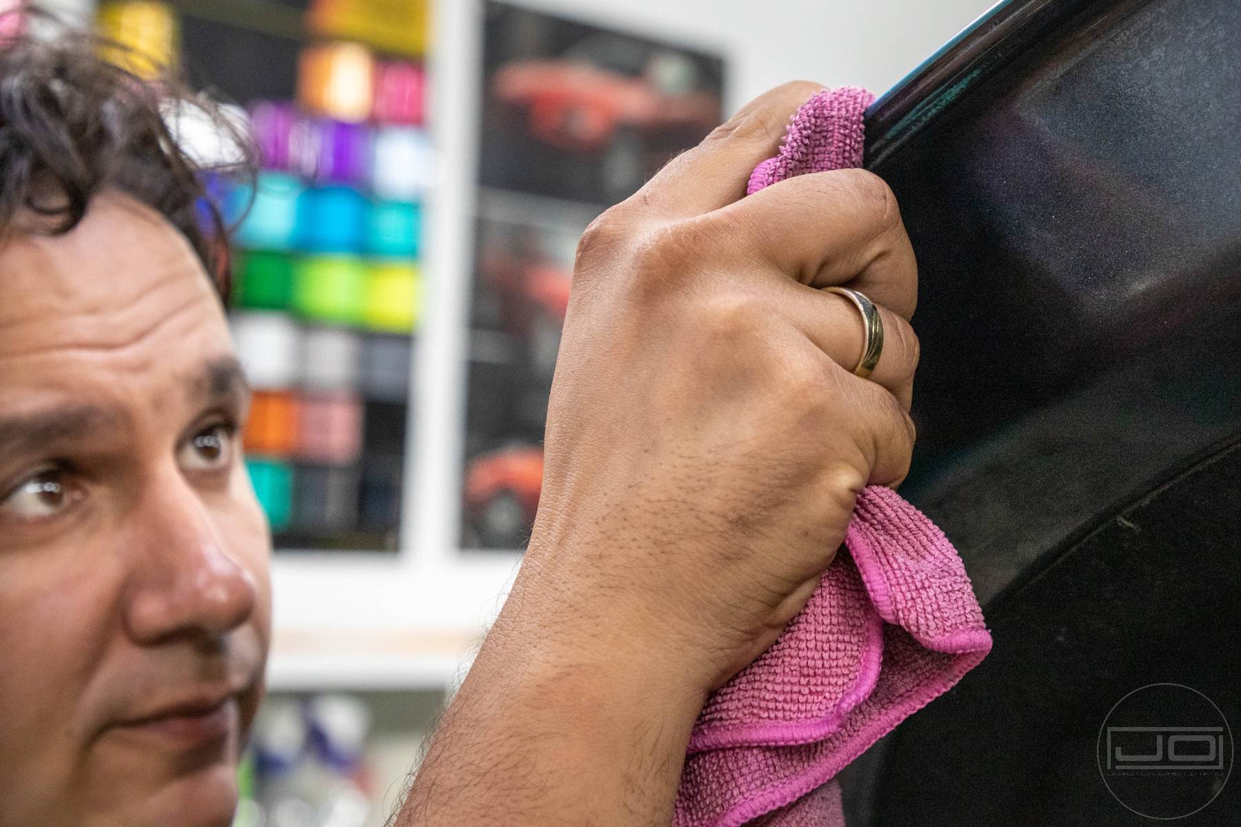 kézi autómosás lágy mikroszálas kendővel éleken: 1. bemutató kép kézi autómosás lágy mikroszálas kendővel éleken 1. illusztráció