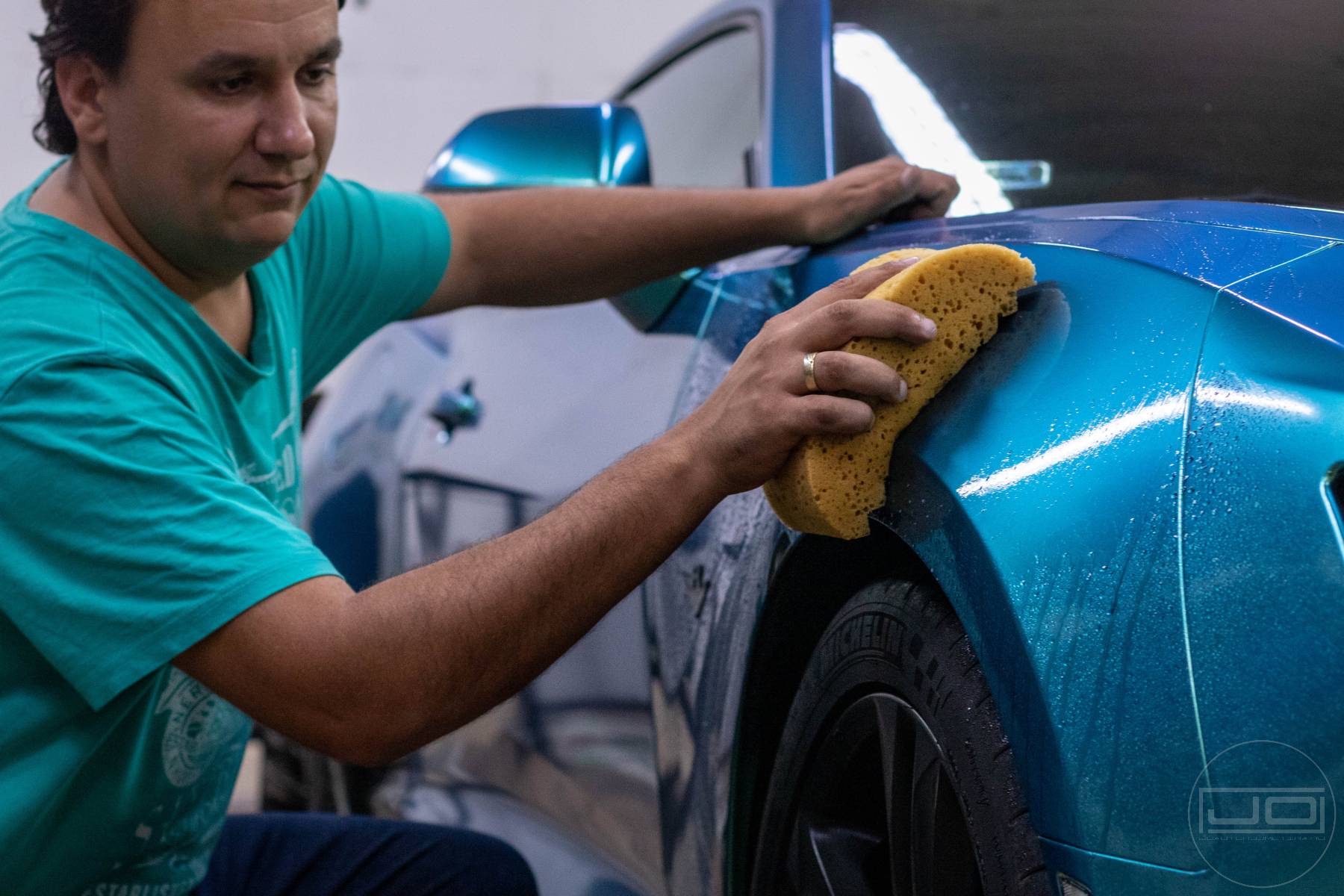 kézi autómosás nano aktív habos áztatással első sárvédőn: 1. bemutató kép kézi autómosás nano aktív habos áztatással első sárvédőn 1. illusztráció