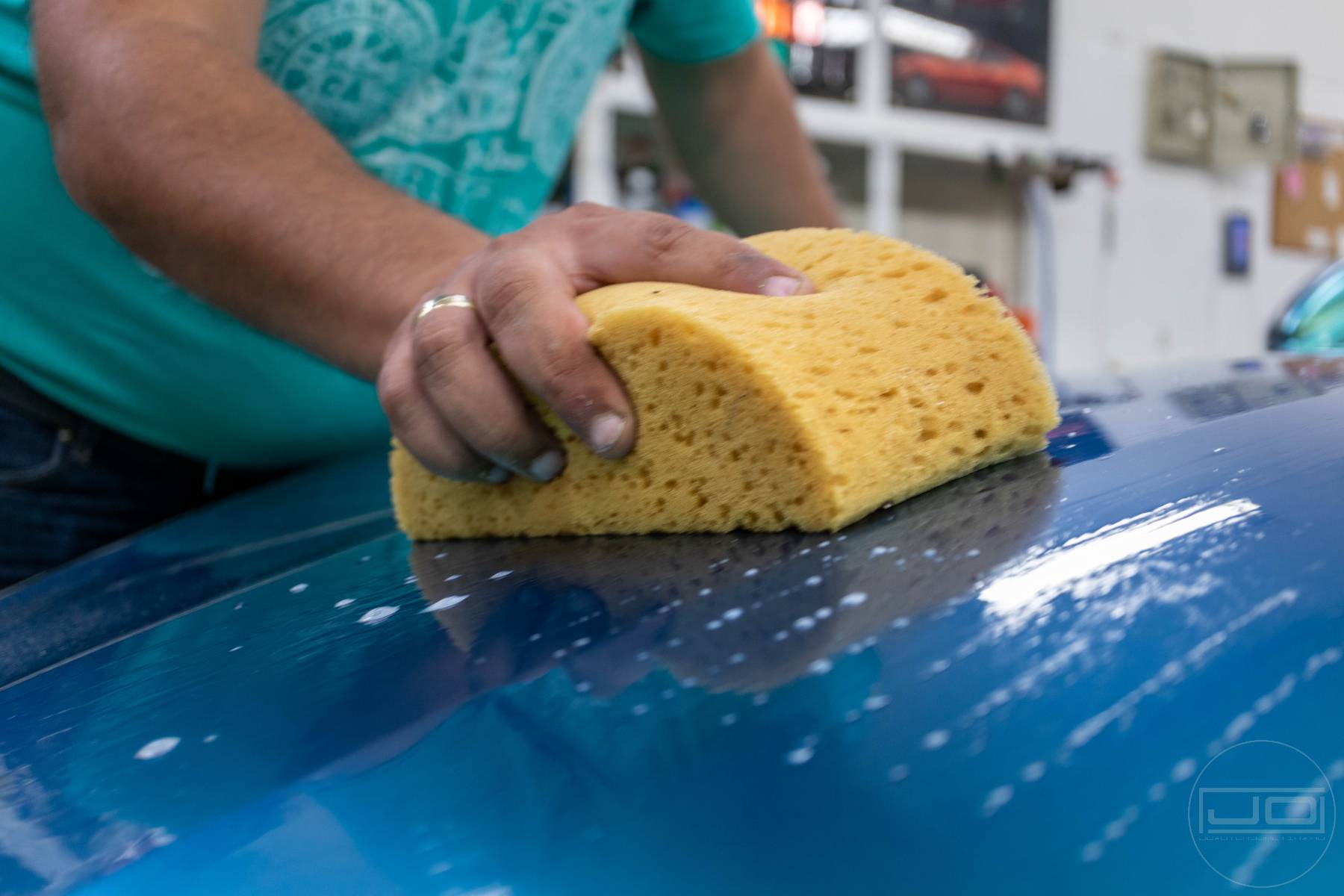 kézi autómosás nano aktív habos áztatással gépháztetőn: 1. bemutató kép kézi autómosás nano aktív habos áztatással gépháztetőn 1. illusztráció