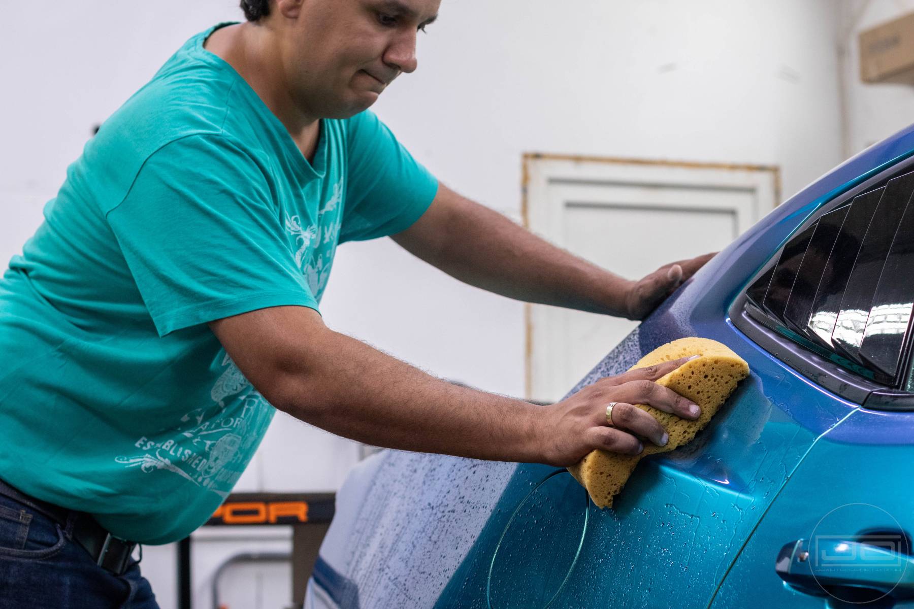 kézi autómosás nano aktív habos áztatással hátsó sárvédőn: 1. bemutató kép kézi autómosás nano aktív habos áztatással hátsó sárvédőn 1. illusztráció