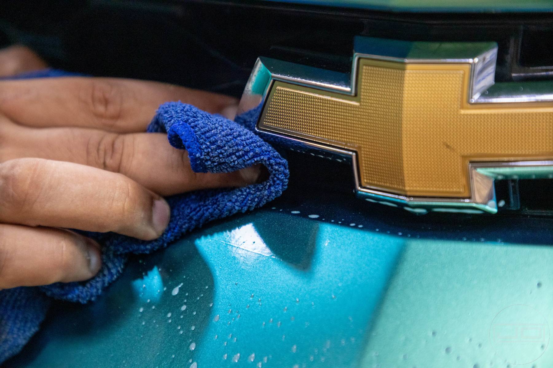 kézi autómosó intenzív mikroszálas kendővel rejtett részeken: 1. bemutató kép kézi autómosó intenzív mikroszálas kendővel rejtett részeken 1. illusztráció