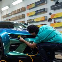 Illusztráció: Lámpa polírozás a csillogó hatásért - fényszóró polírozás bemutató